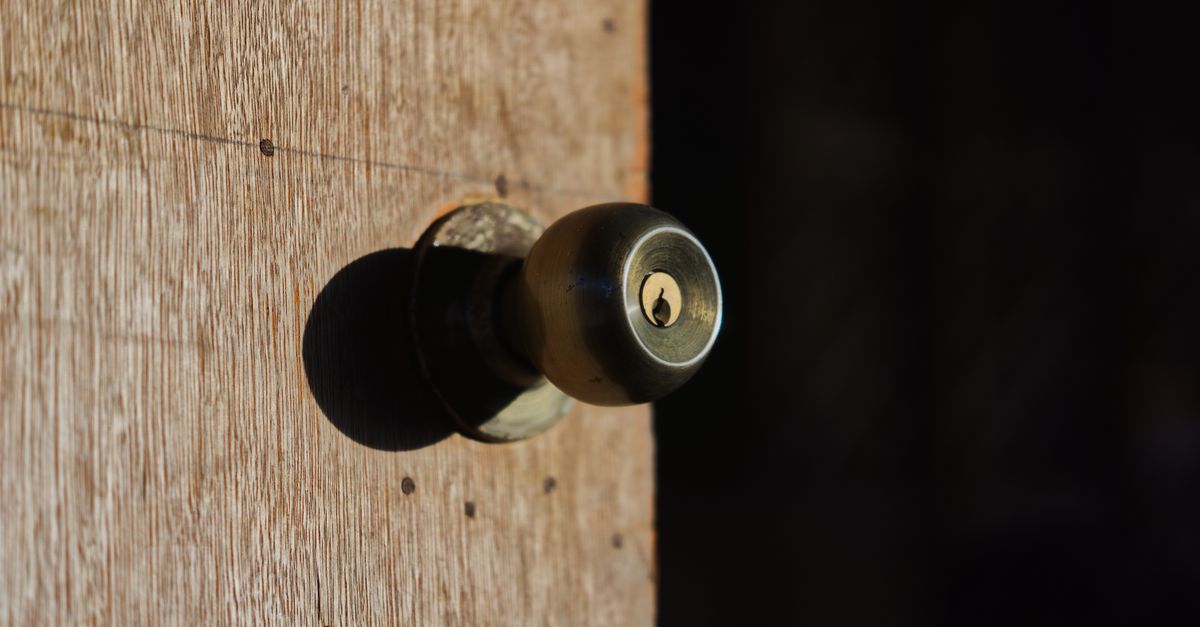 Locked Out of Your Queens Apartment? Do This Before You Call — Jericho Turnpike Locksmith