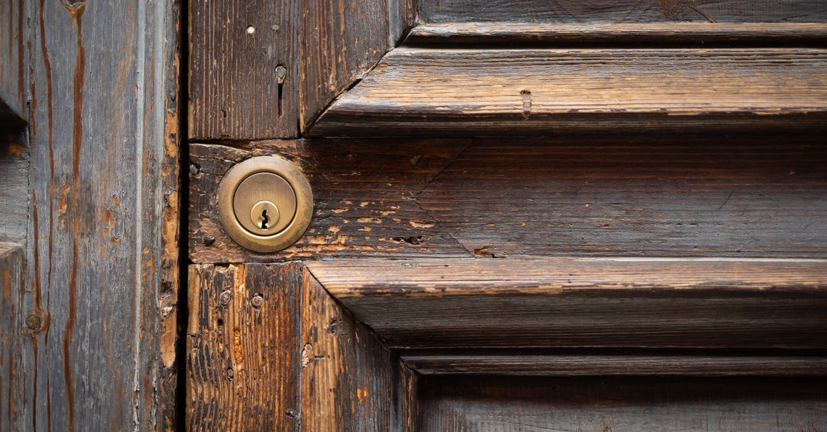 7 Questions to Ask a Locksmith Before You Let Them Touch Your Door — Jericho Turnpike Locksmith