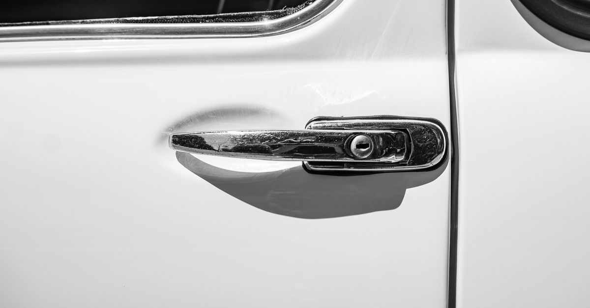 Locked out of your car in Queens? Here's how our damage-free entry works — Jericho Turnpike Locksmith